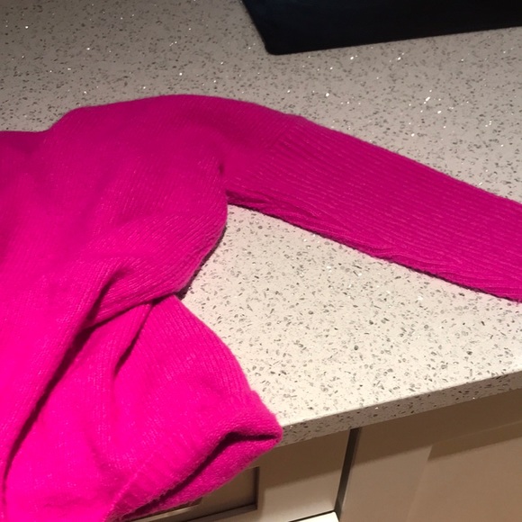 Super soft hot pink sweater - Picture 4 of 4